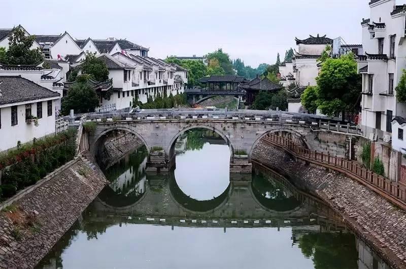 【新春走基层|新春亮点】装满年味的公交车